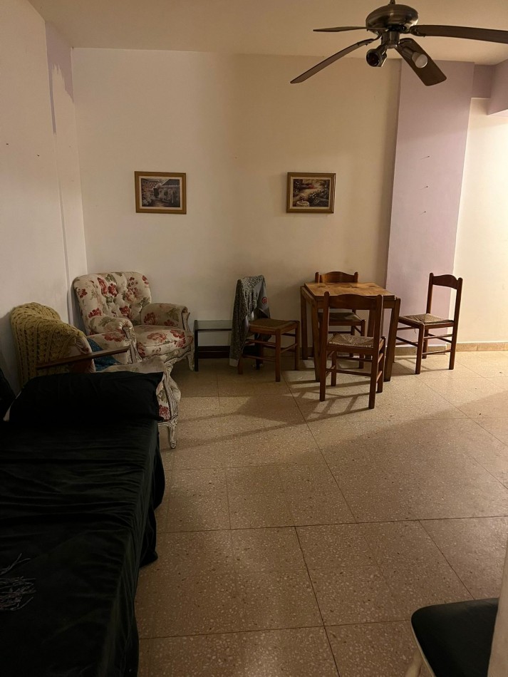Departamento de dos ambientes con dependencia en el centro