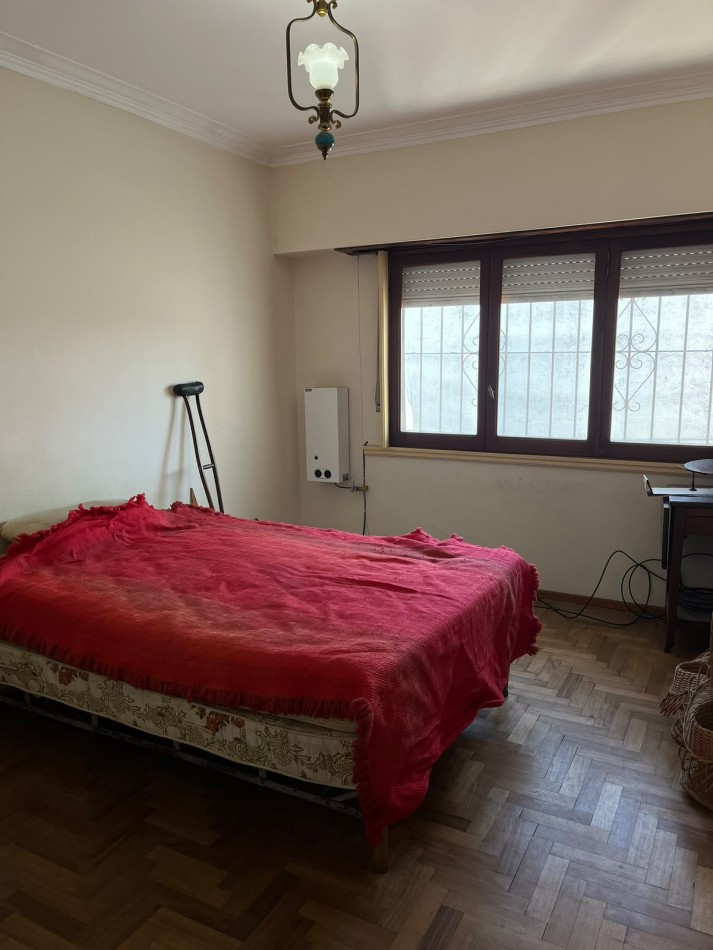 Espectacular Chalet de 5 ambientes en barrio San Carlos