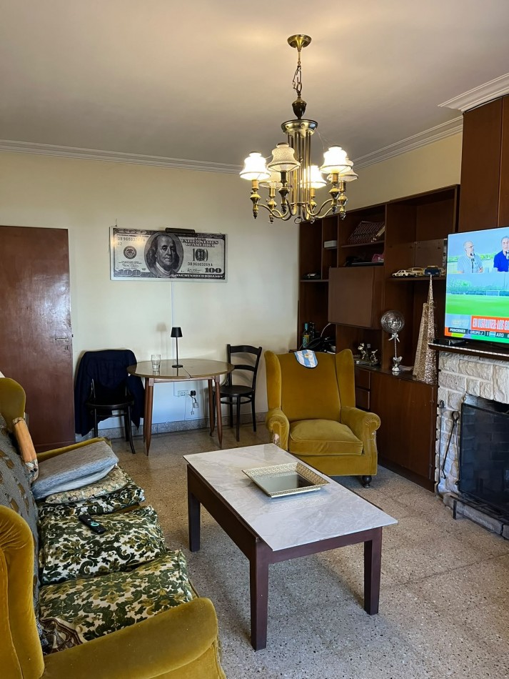 Espectacular Chalet de 5 ambientes en barrio San Carlos