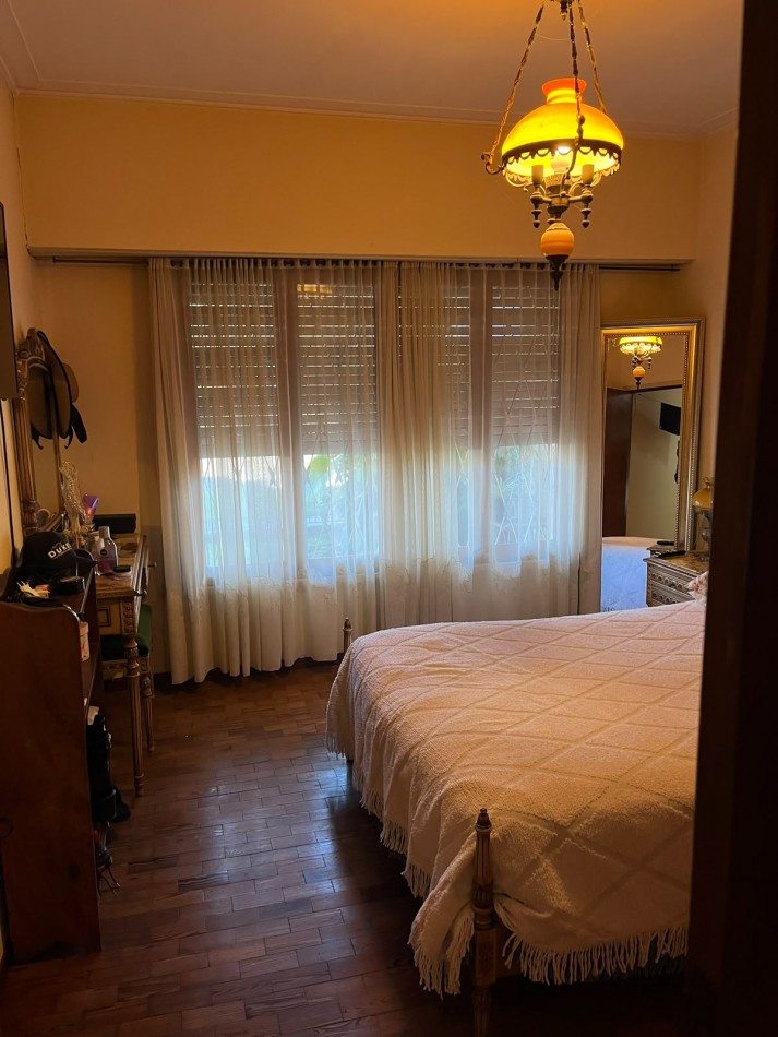 Espectacular Chalet de 5 ambientes en barrio San Carlos