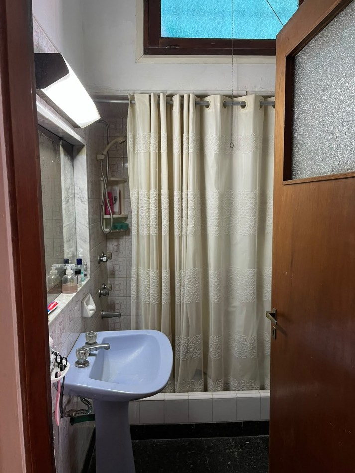 Espectacular Chalet de 5 ambientes en barrio San Carlos