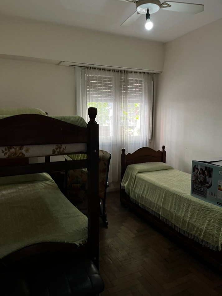 Departamento de 4 ambientes con balcon a la calle en zona privilegiada