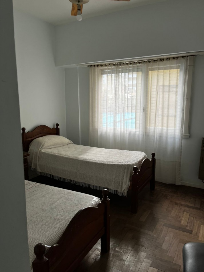 Departamento de 4 ambientes con balcon a la calle en zona privilegiada