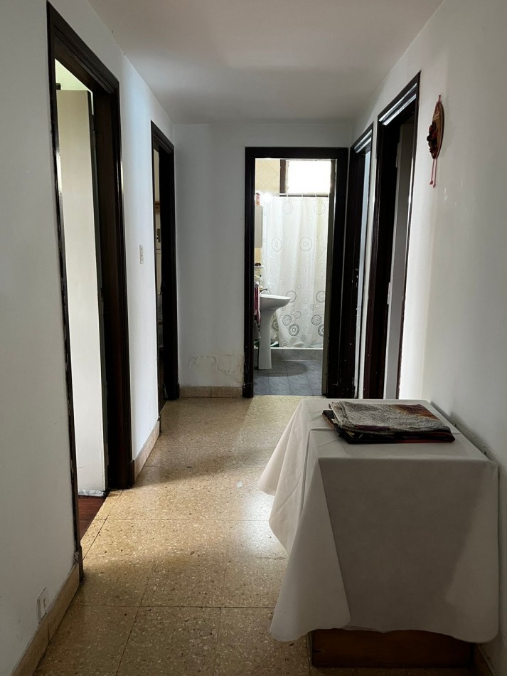 Departamento de 4 ambientes con balcon a la calle en zona privilegiada