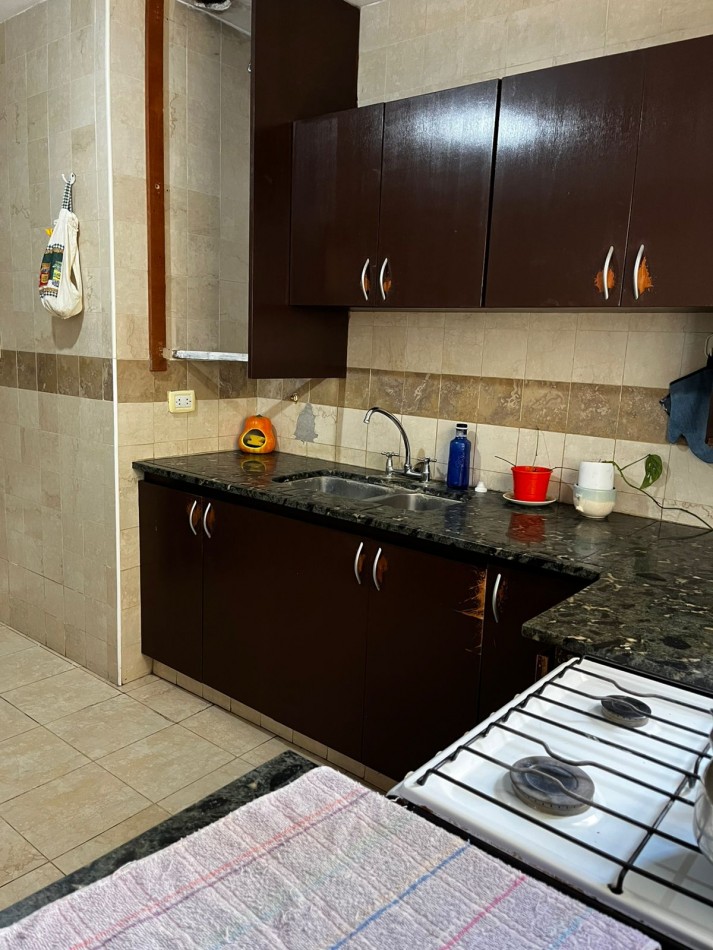 Departamento de 4 ambientes con balcon a la calle en zona privilegiada