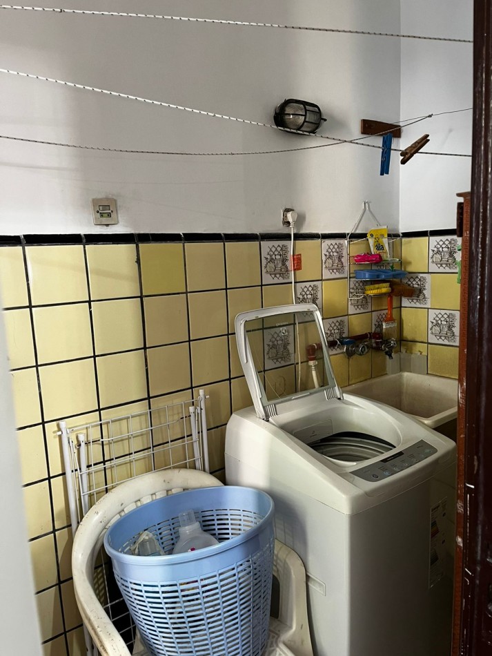 Departamento de 4 ambientes con balcon a la calle en zona privilegiada
