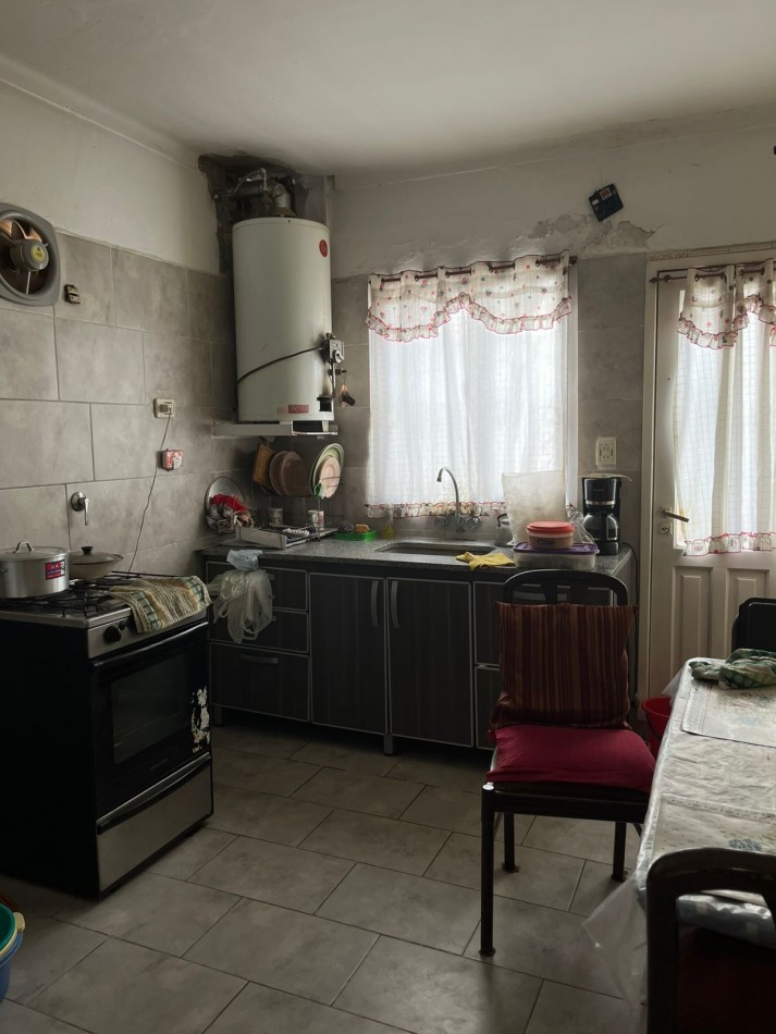 Casa de 4 ambientes en barrio San Jose ideal para reciclar 