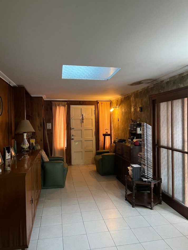 Casa de 4 ambientes en barrio San Jose ideal para reciclar 