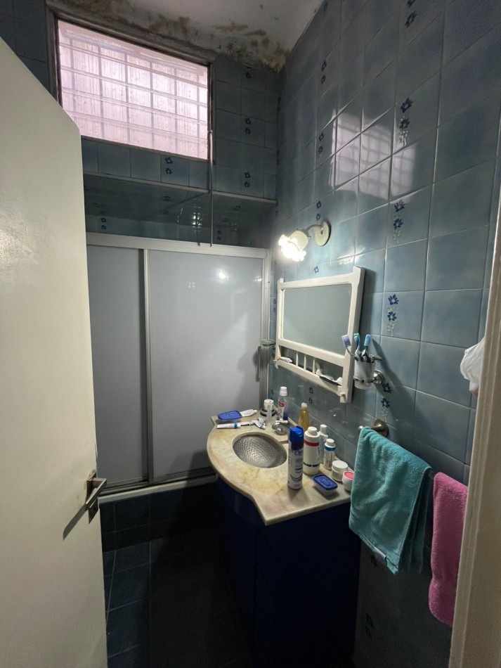 Casa de 4 ambientes en barrio San Jose ideal para reciclar 