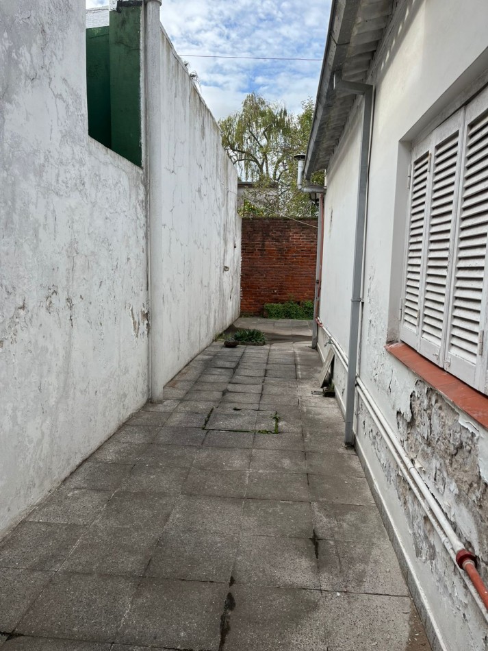 Casa de 4 ambientes en barrio San Jose ideal para reciclar 