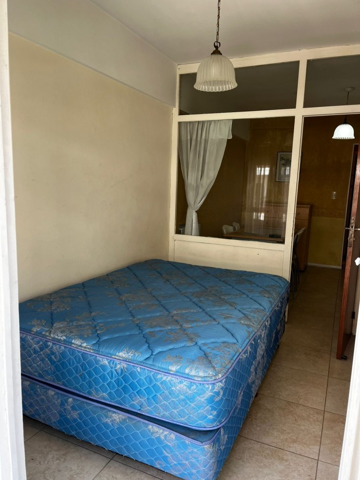 Departamento de un ambiente y medio con balcon zona terminal vieja