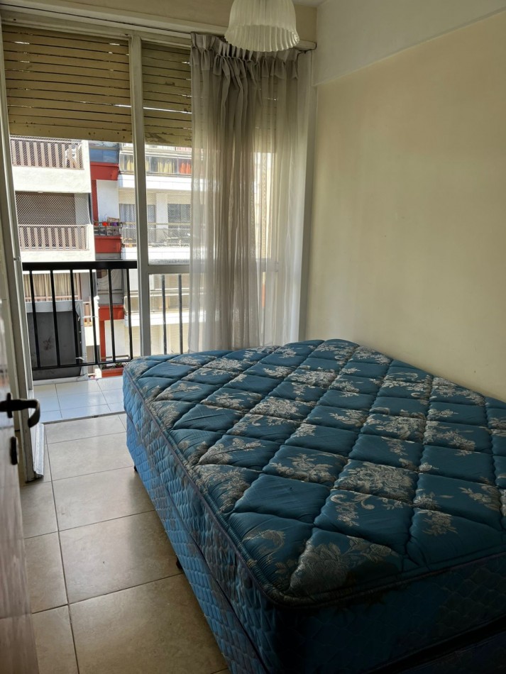 Departamento de un ambiente y medio con balcon zona terminal vieja