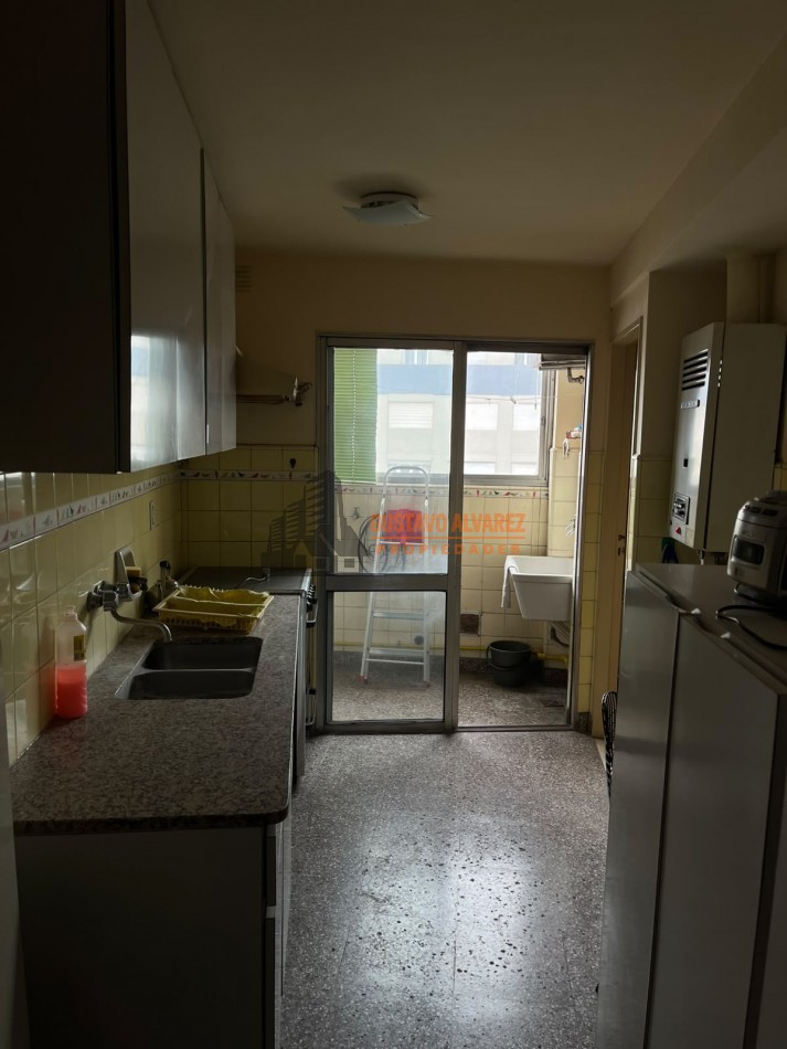 Departamento de 3 ambientes con vista lateral al Mar