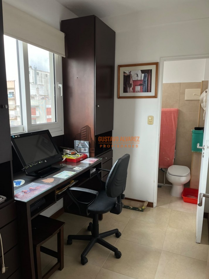 Hermoso departamento de tres ambientes reciclado con vista lateral al mar