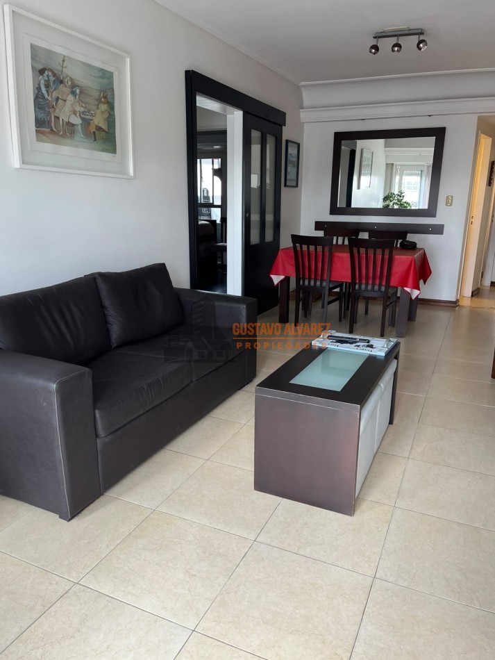 Hermoso departamento de tres ambientes reciclado con vista lateral al mar