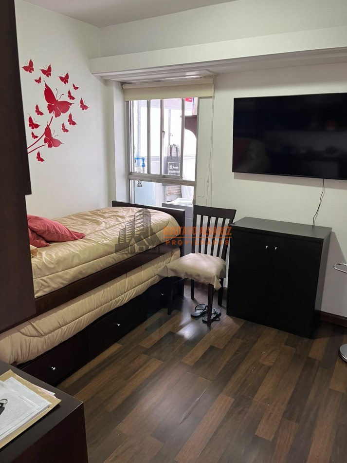 Hermoso departamento de tres ambientes reciclado con vista lateral al mar