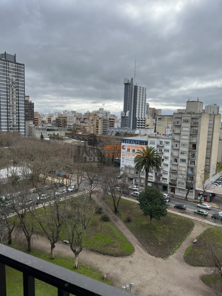 Hermoso departamento de tres ambientes reciclado con vista lateral al mar