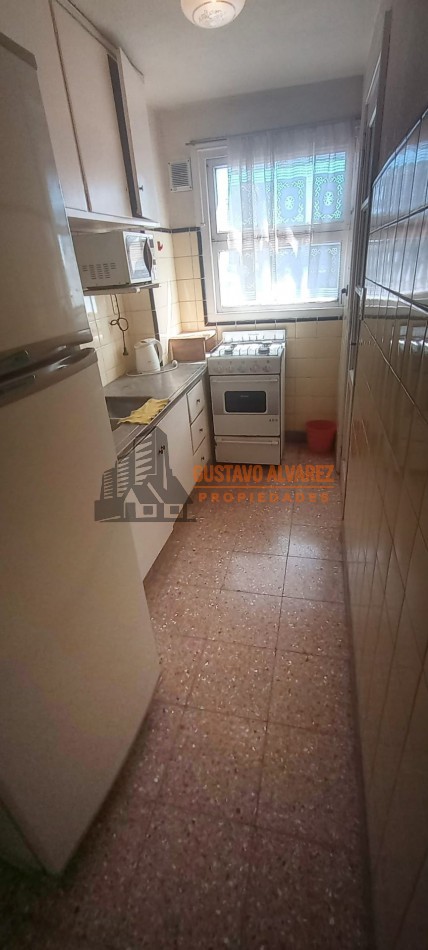 Departamento de dos ambientes con dependencia en el centro 
