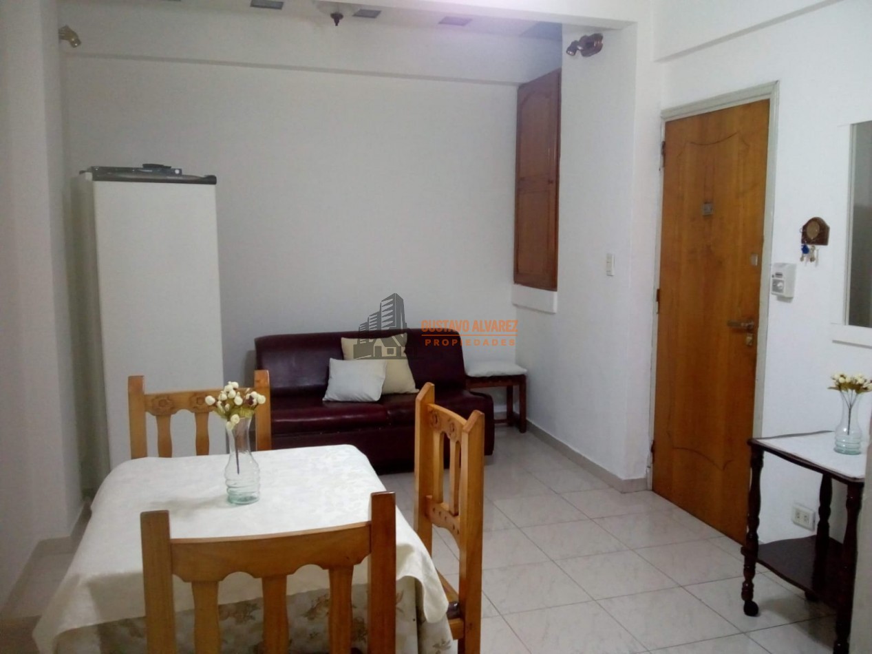 Departamento de dos ambientes en el centro 