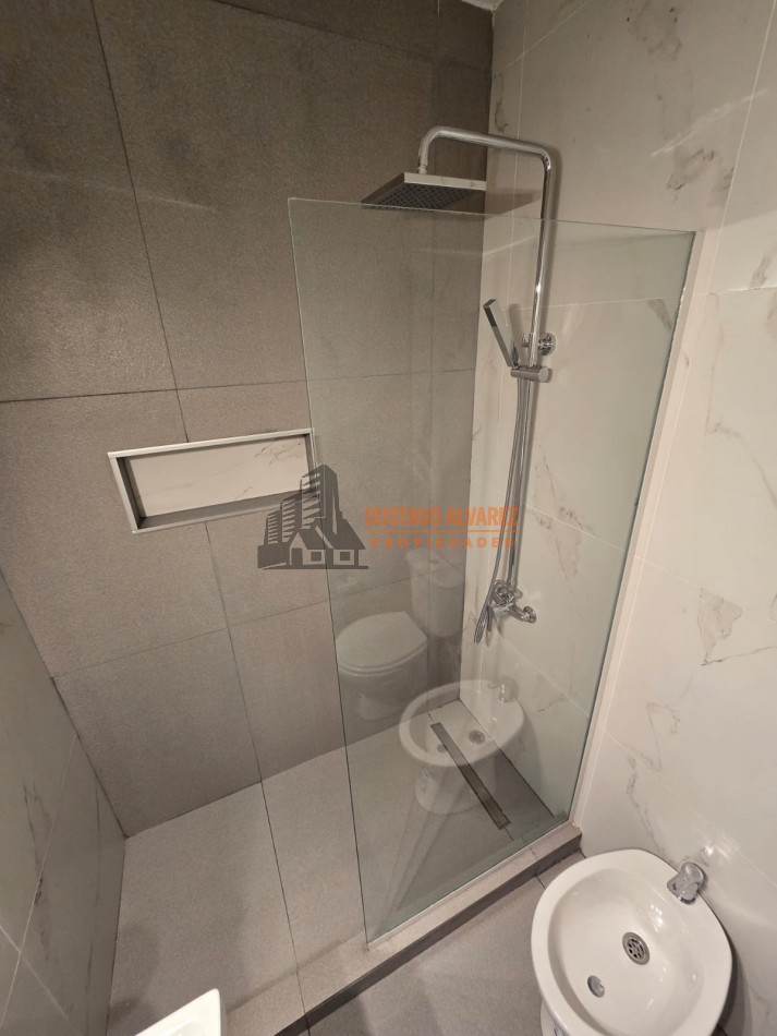 Moderno departamento de 2 ambientes con balcon a la calle 