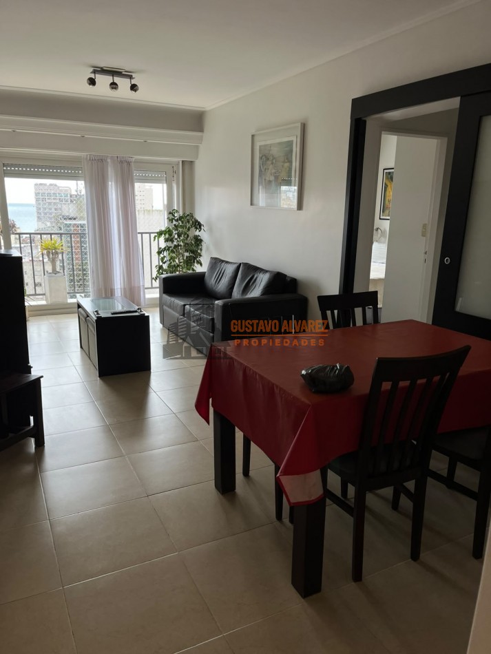 Hermoso departamento de tres ambientes reciclado con vista lateral al mar