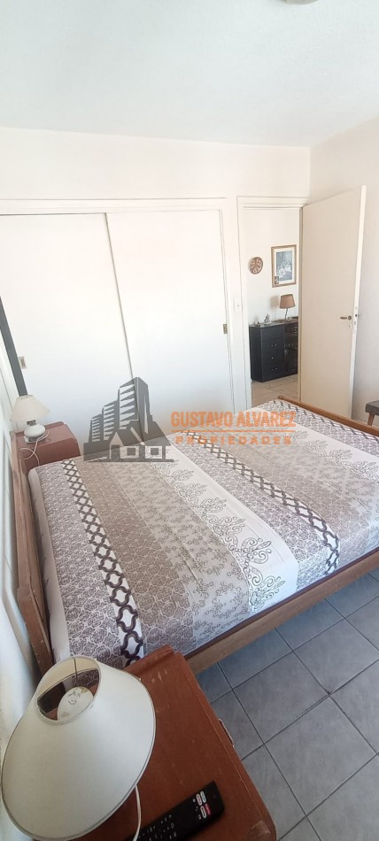 Departamento de dos ambientes con dependencia en el centro 