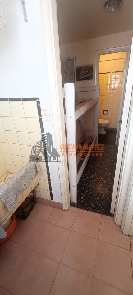 Departamento de dos ambientes con dependencia en el centro 