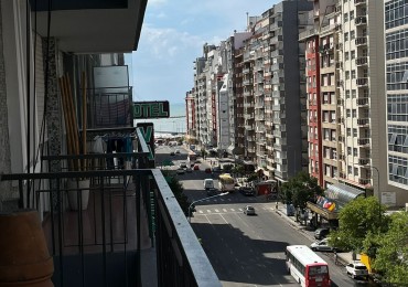 Departamento de dos ambientes con balcon corrido y vista al mar