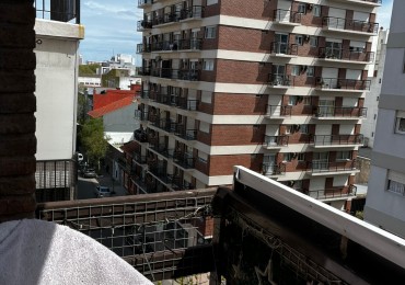Espectacular departamento de tres ambientes con balcon a la calle en el macrocentro