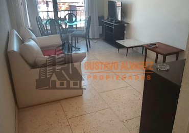 Departamento de dos ambientes con dependencia en el centro 